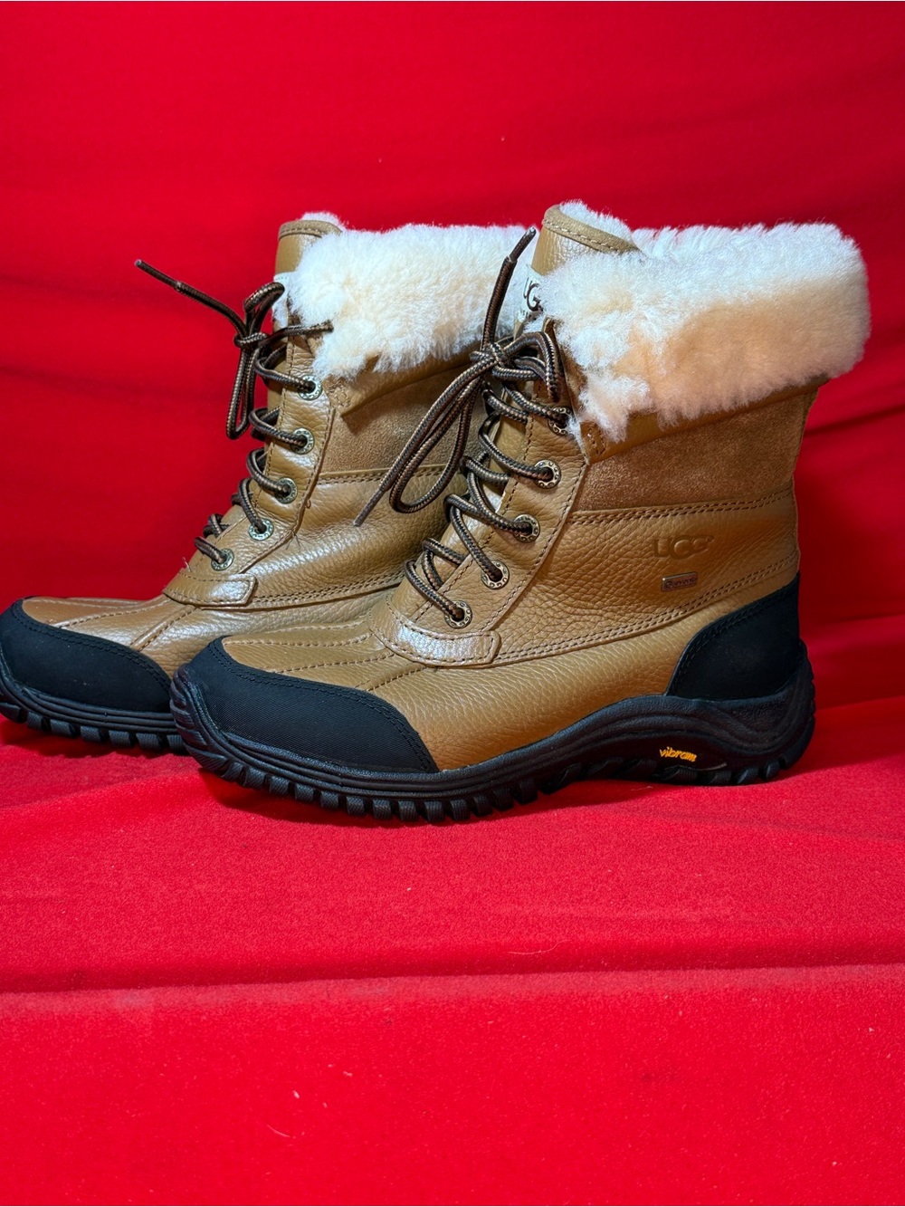 UGG Tan & Black Shearling-Lined Lace-Up Winter Boots New without box